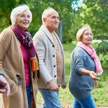 Fase 2, geriatri: bene nonni ‘liberi’ ma controllo a distanza
